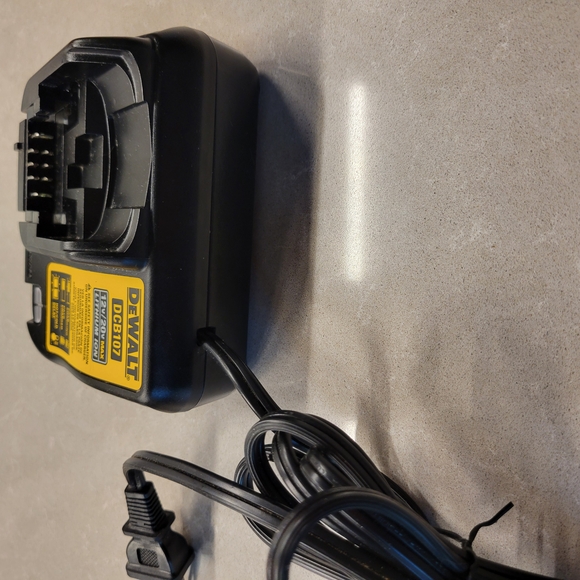 DEWALT Black and Yellow Battery Charger - Picture 4 of 6